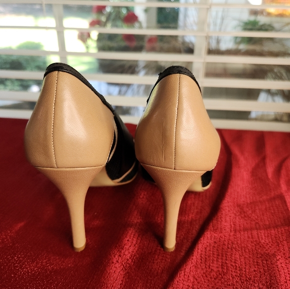 Nine West Black and Tan Heels  Size 8 - Picture 7 of 9